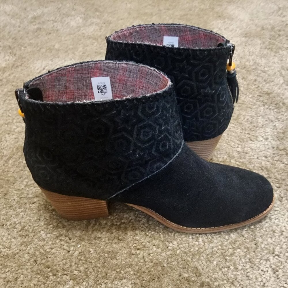 TOMS Leila Bootie U.S. Women's Size 9 Oxford Black Suede Embossed Tassel Detail